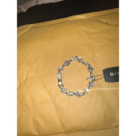 Givenchy - Picture 5 of 11